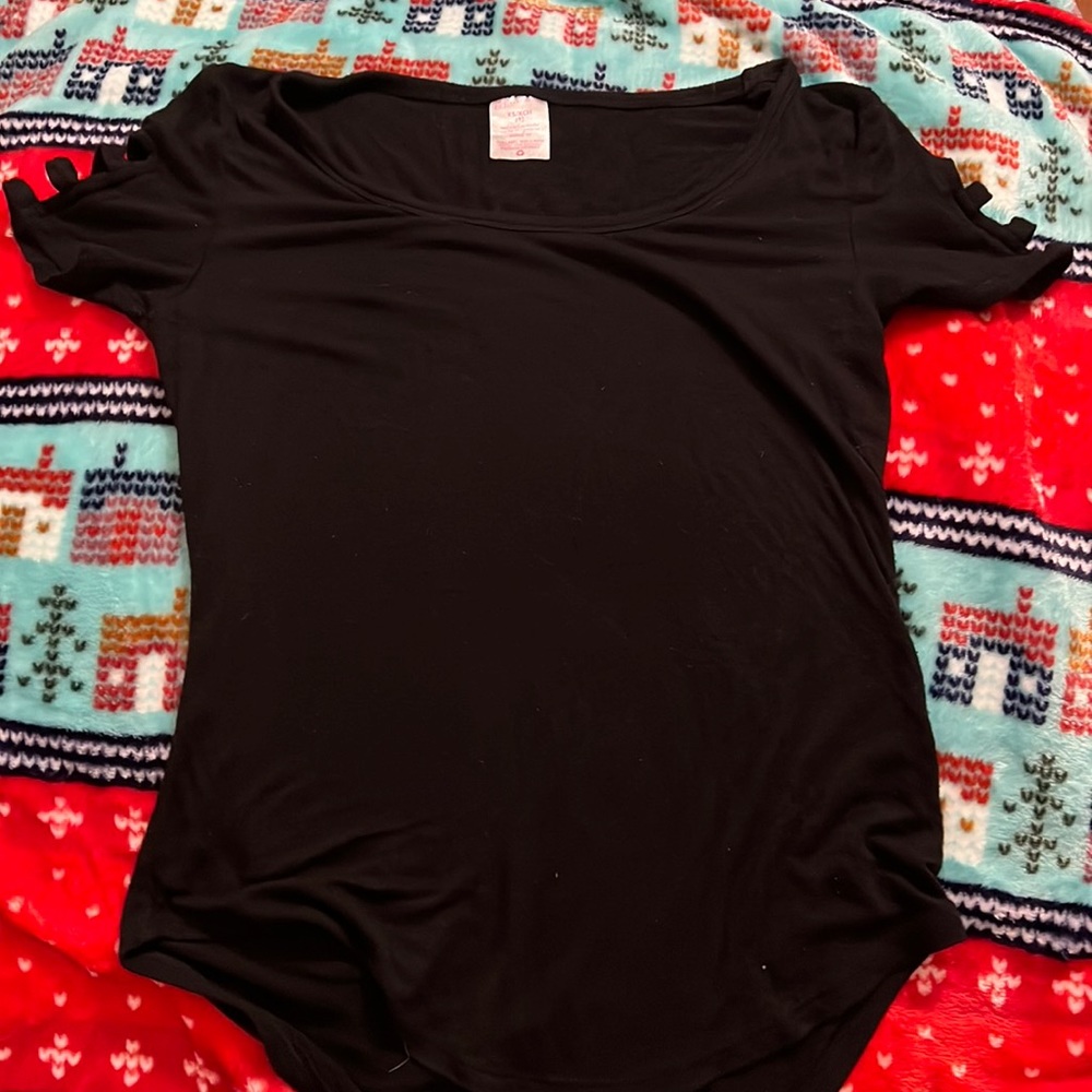 Black shirt with sleeve design